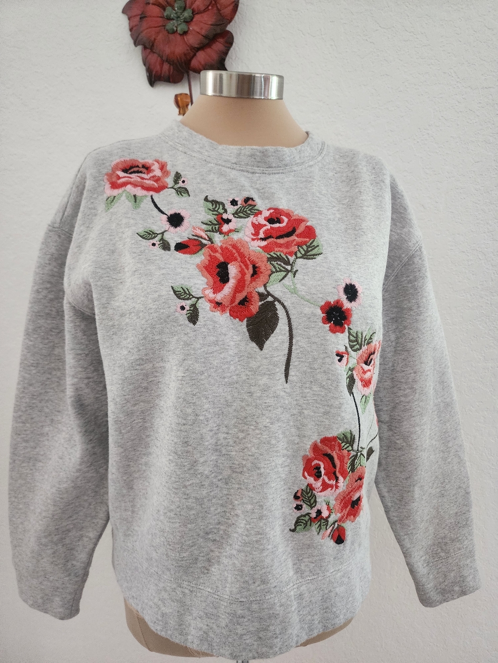 H&M | Gray Floral Embroidered Crewneck Sweater - Women's